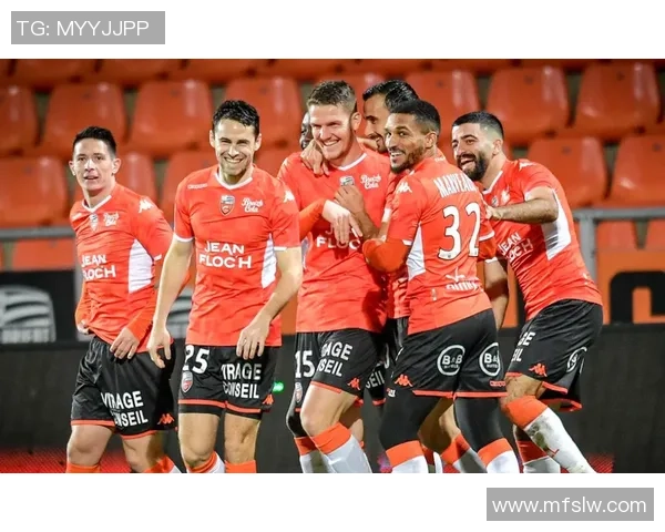 朗斯与洛里昂对决前瞻分析双方近期状态与战术布局探讨